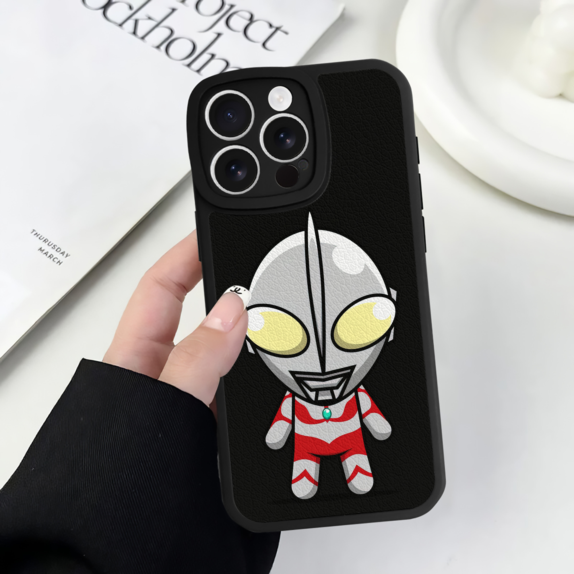 （画像用） ウルトラマン Ultraman 【iPhone 16シリーズ対応】シリコンスマホケース（レザー調） 材質：シリコン